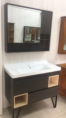 Amincissez construit dans le Cabinet de miroir de salle de bains avec la laque de lumières d'étagère finie